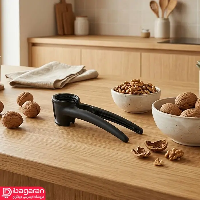 نمای کامل گردو شکن ریور با دسته مشکی