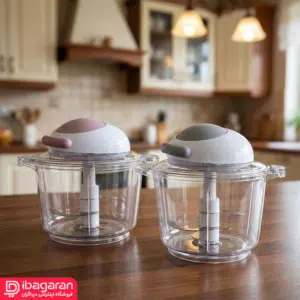 خردکن هلالی 2 لیتر یونیک در حال خرد کردن سبزیجات