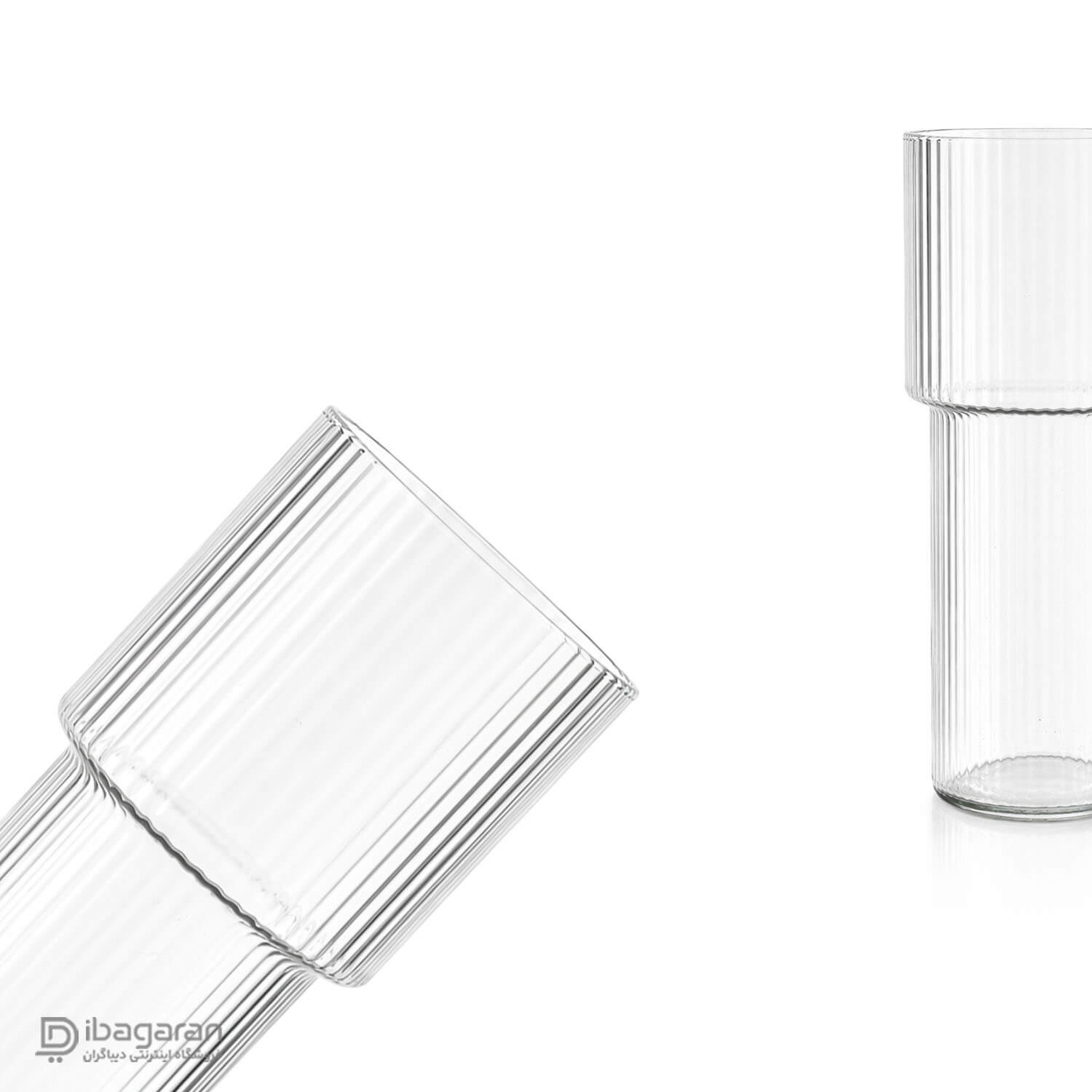 گلدان شیشه ای ویرا تیام روی پس زمینه سفید